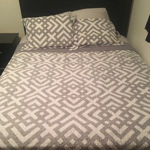 Queen quilt set